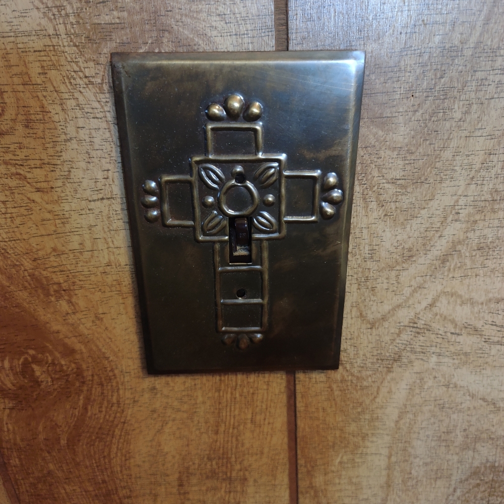 CROSS SINGLE LIGHT SWITCH COVER.